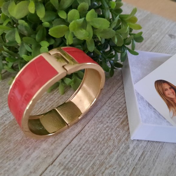 Daniela Swaebe Crimson Red Crocodile Inlay Wide Hinge Bangle - Goldtone, New! - Picture 15 of 16